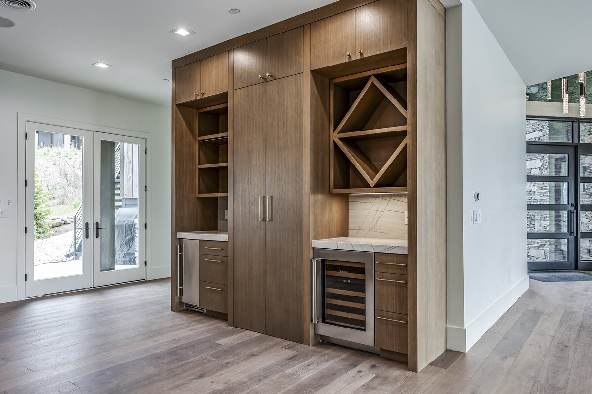33-9319GolldenSpikeCourt33