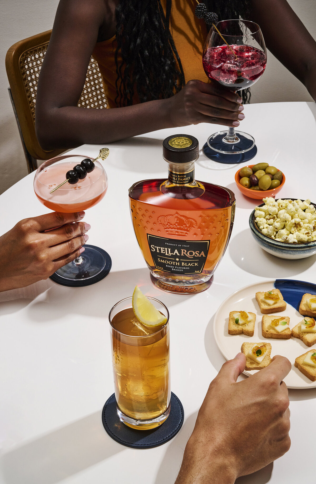 los-angeles-lifestyle-photographer-lindsay-kreighbaum-stella-rosa-brandy-beverage-photography-16
