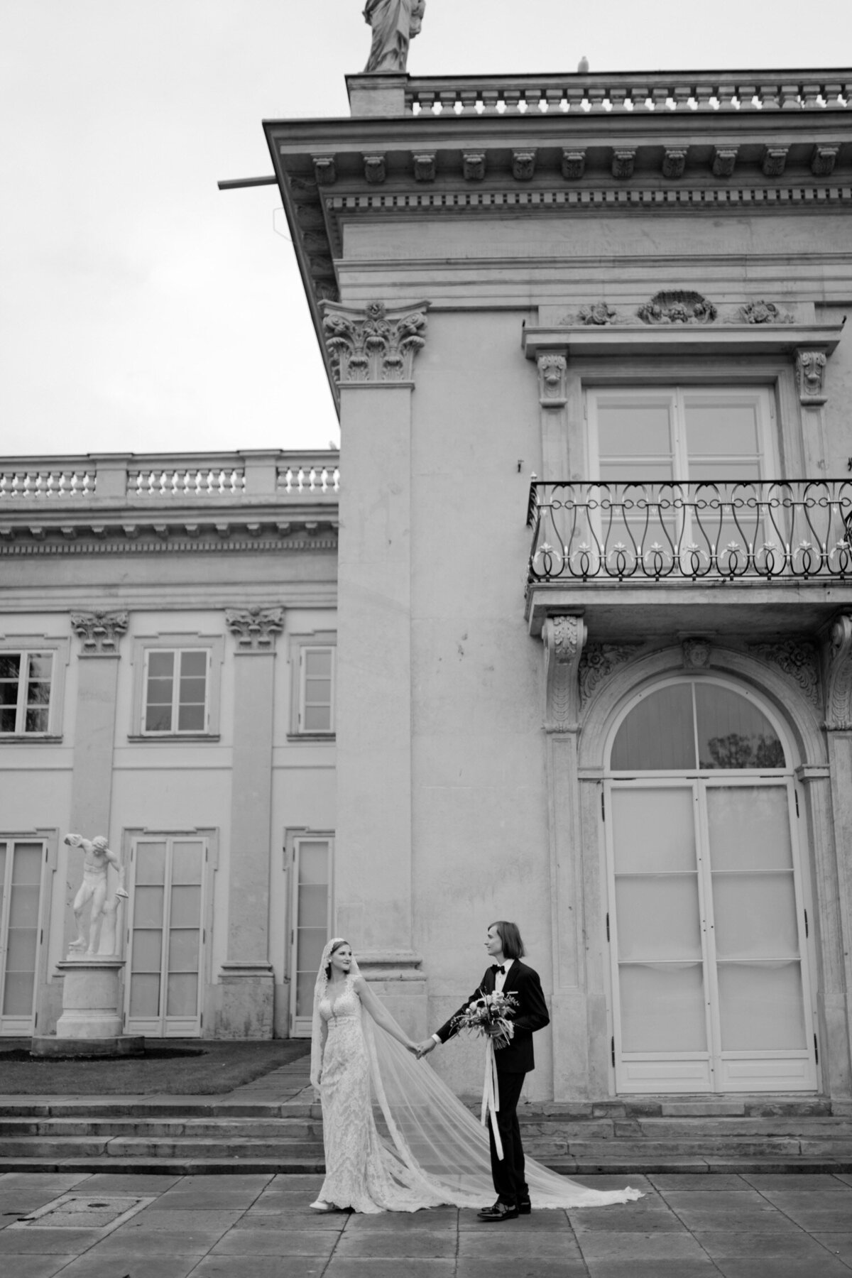 023_Flora_And_Grace_Europe_Fine_Art_Wedding_Photographer-228_A sophisticated fine art wedding in Europe with an editorial edge captured by Vogue wedding photographer Flora and Grace.