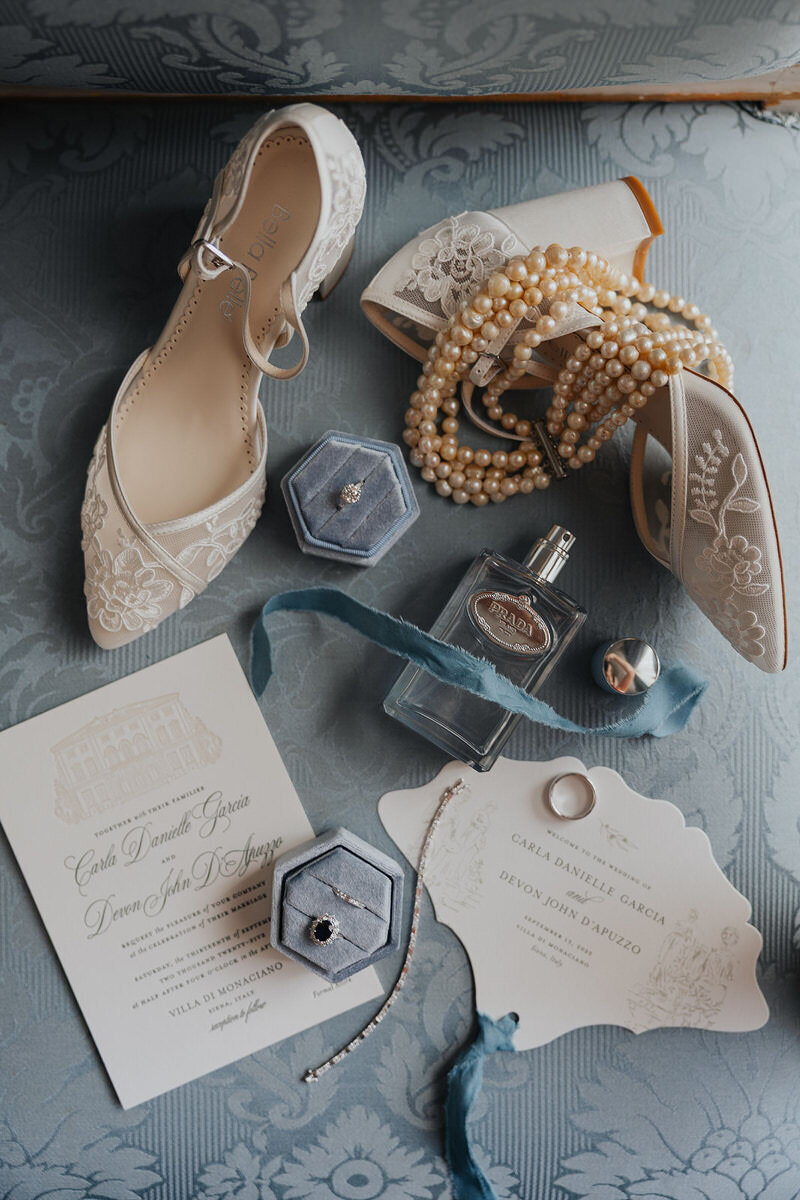 wedding-details-blue-flatlay-tuscany-laurianevega