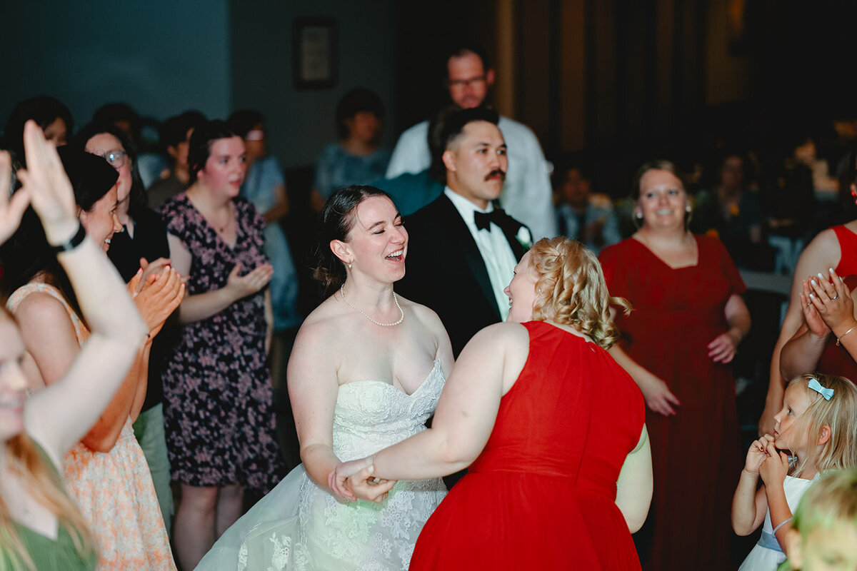 Traditional summer church wedding Rochester MN | Oduma photography -266