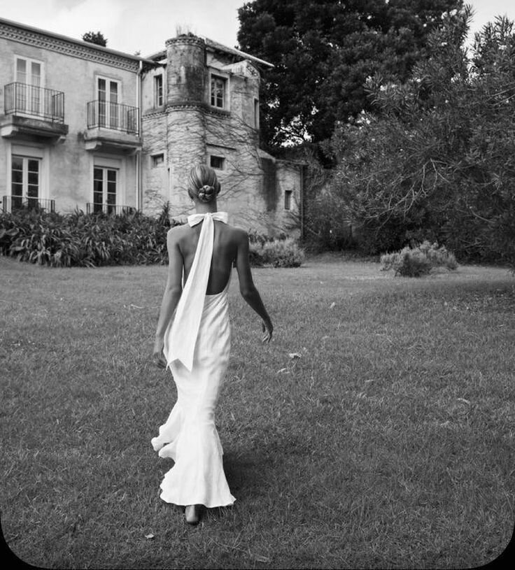 wedding picture, black and white , wedding dress