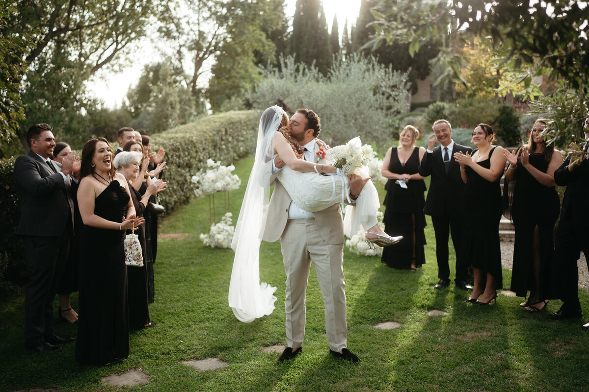 the_chaffins_international_destination_wedding_elopement_photographers_sammie_chaffin_micah_editorial_adventure_photos_travel_tuscany_italy_18