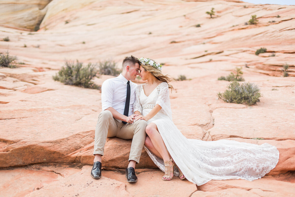 Robin Kunzler Photo takes a gorgeous bridal photo in Zions National Park