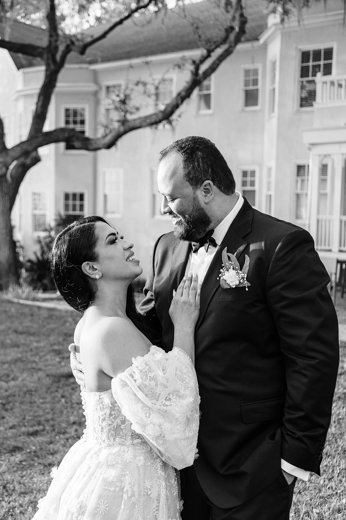 Bride and groom in black and white photo at Lakeside Inn