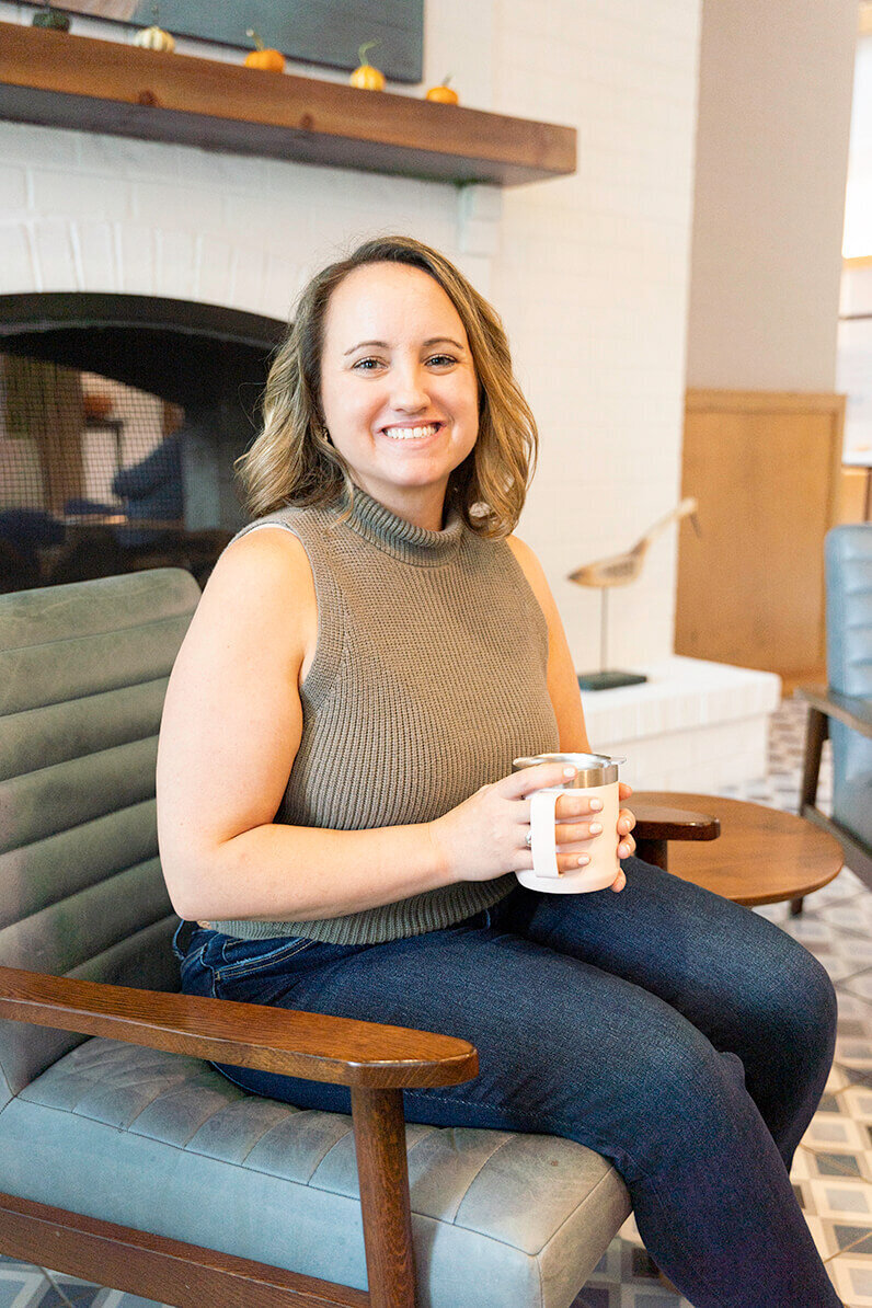 lifestyle photo of a social media manager drinking coffee