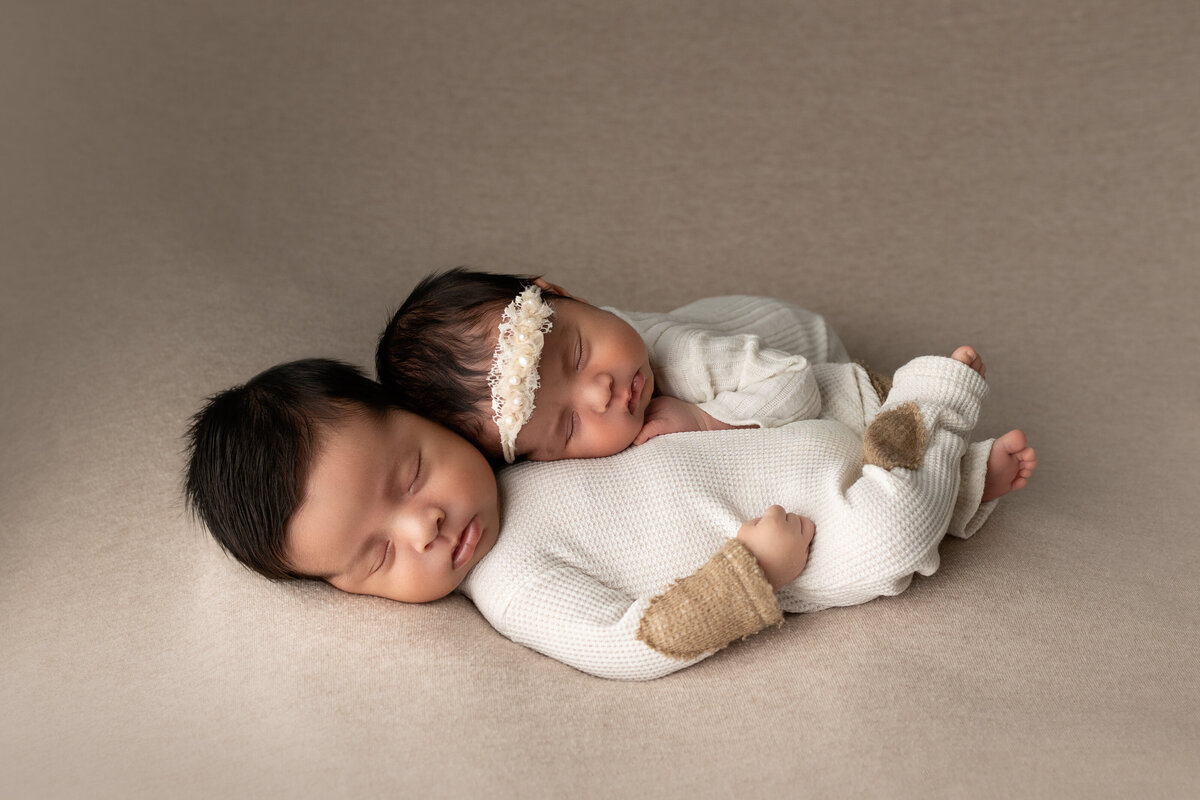 inland_empire_newborn_photographer_twins_netural_color