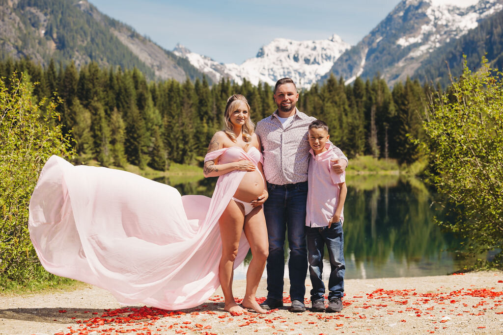 Vanessa Gold Creek Pond Maternity Photoshoot (5)