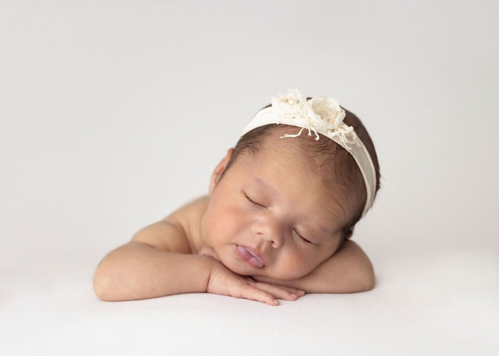NEWBORN_BABYGIRLWHITENATURAL