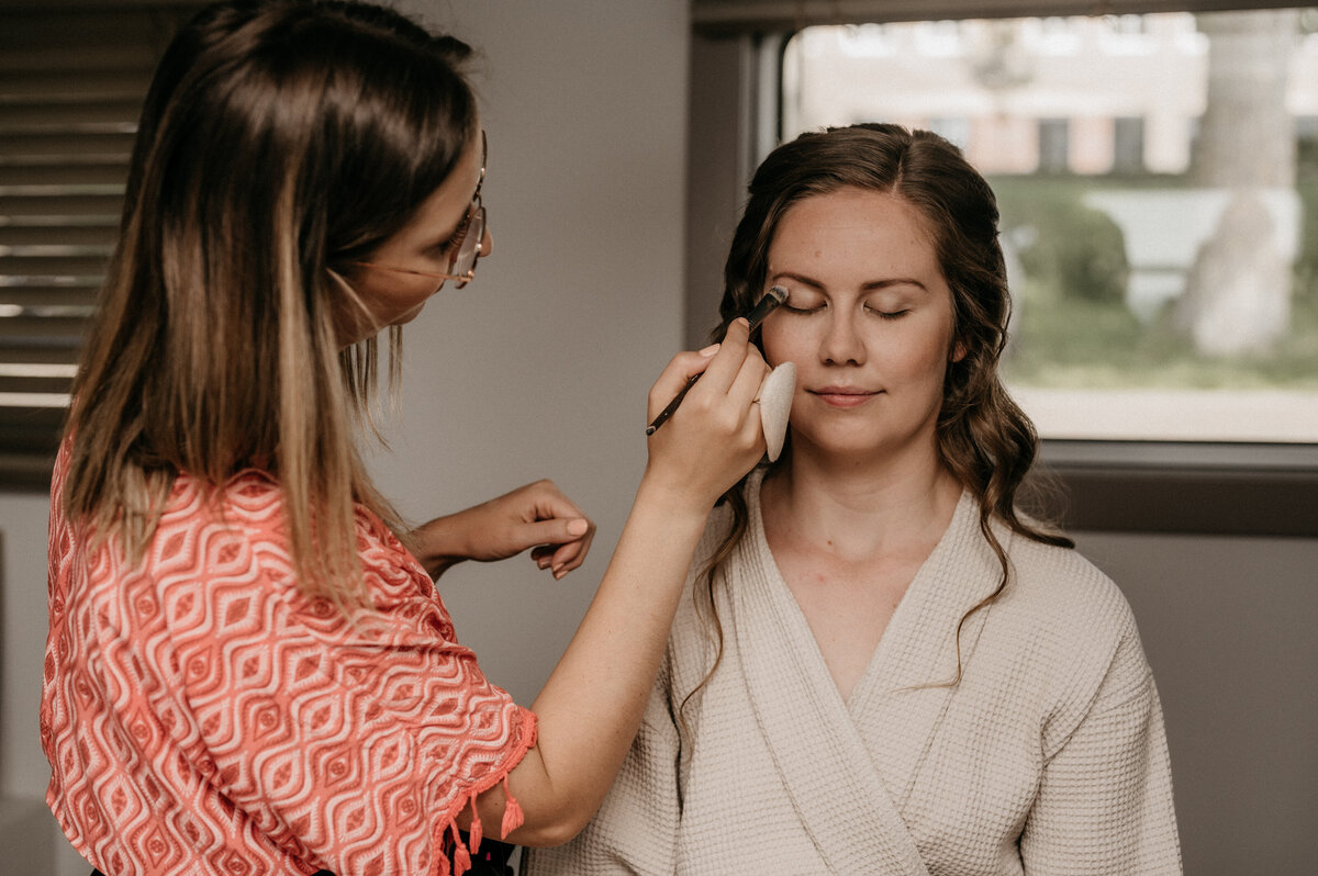 Pure Liefde Fotografie -  Joël en Luisa - Getting ready Luisa-16