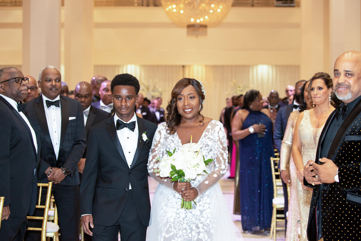 southern-exchange-ballroom-atlanta-bride-processional-closeup