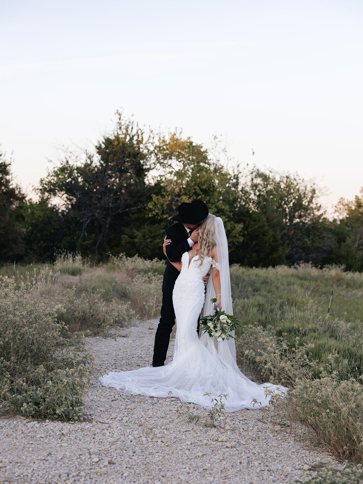 2025-10-11_DykesWeddingPreviews_MollyMurphyPhotography-80