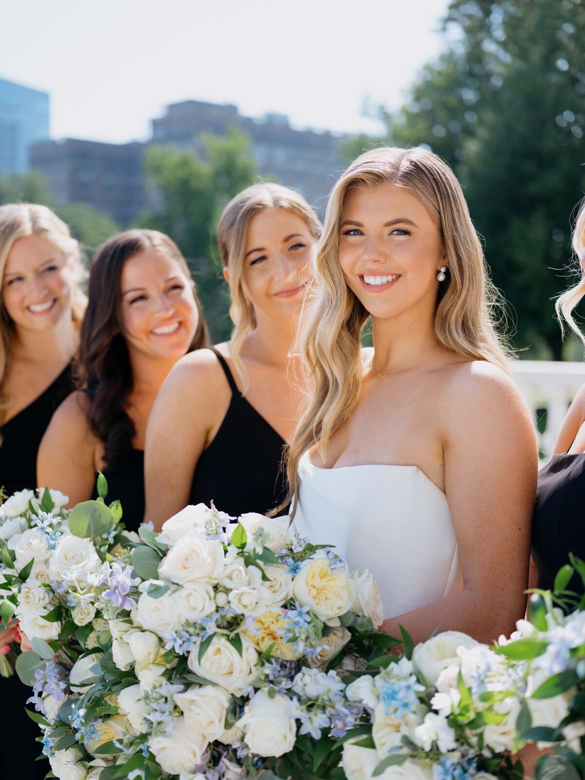 Bride and bridesmaids at Cleveland Art Museum