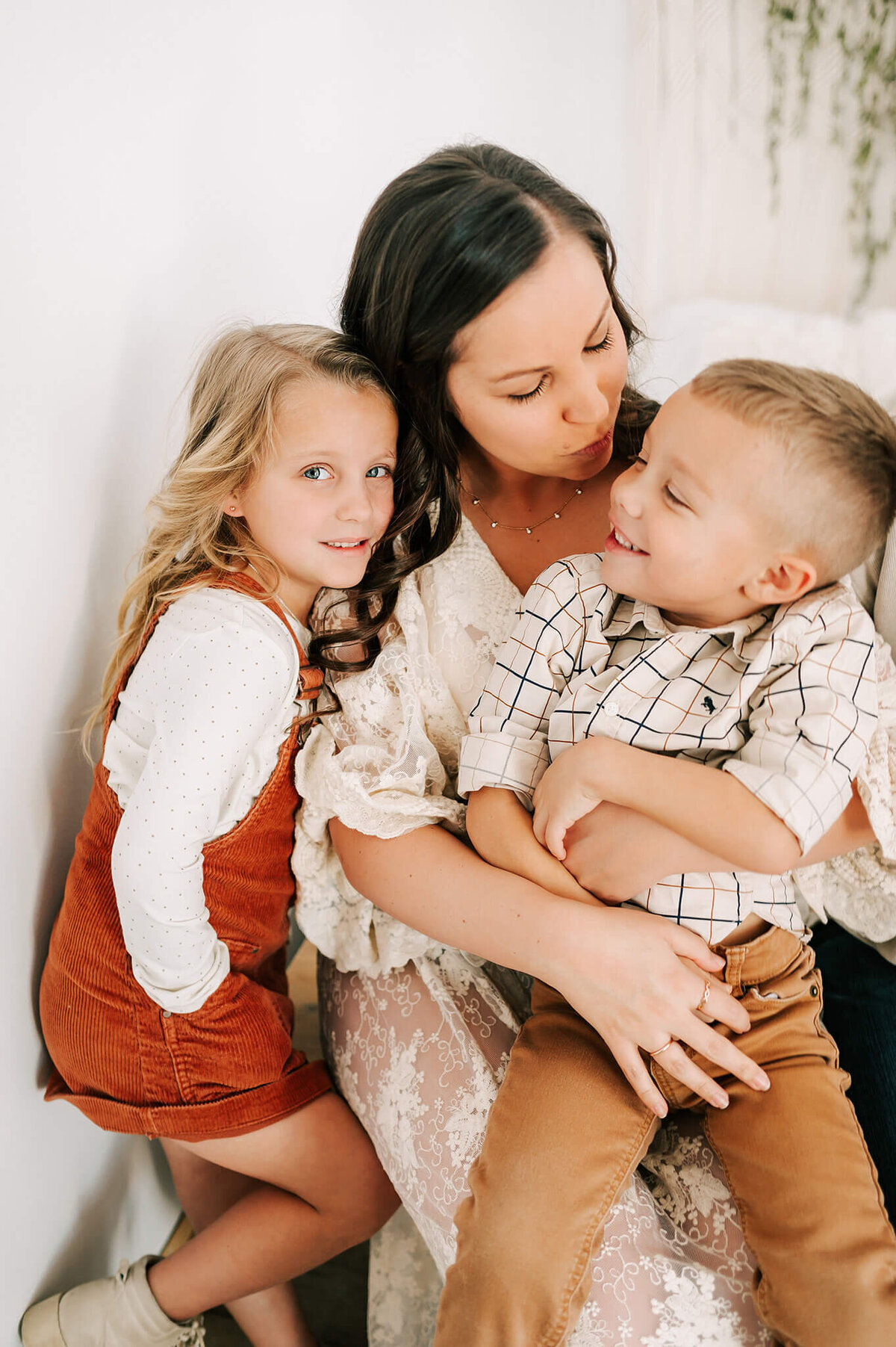 mom kissing babies during Springfield MO family photography session