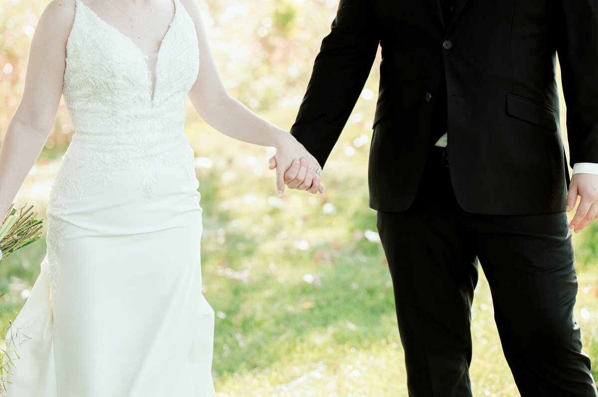 9718-Wedding at The Grands at Mulligans in Sartell Minnesota- Wedding Photographer Nicole Hollenkamp