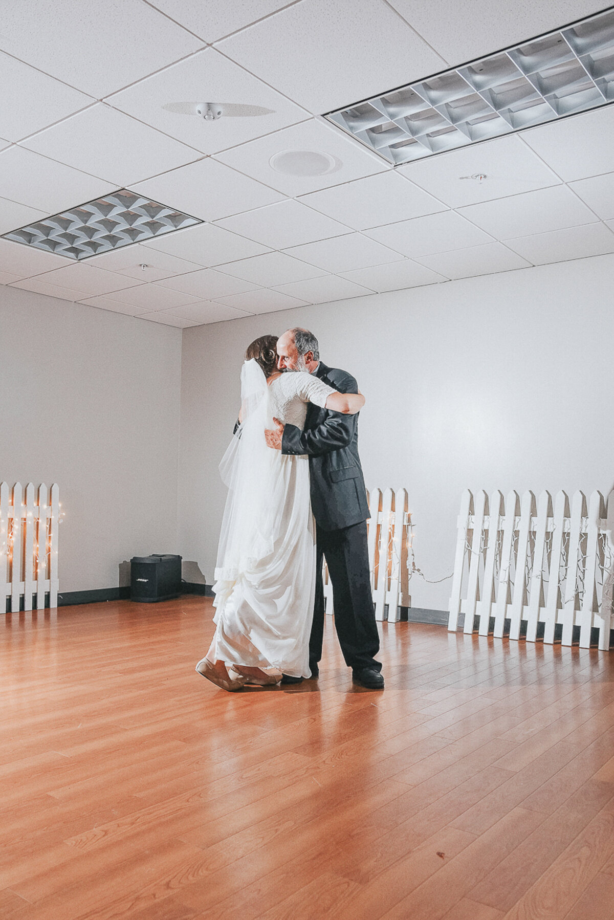 wedding dances | Iowa wedding photographer | Iowa Photographer | Playlife | Cedar Rapids | Iowa City | Kalona | Alaynna Ann Schwartz-12
