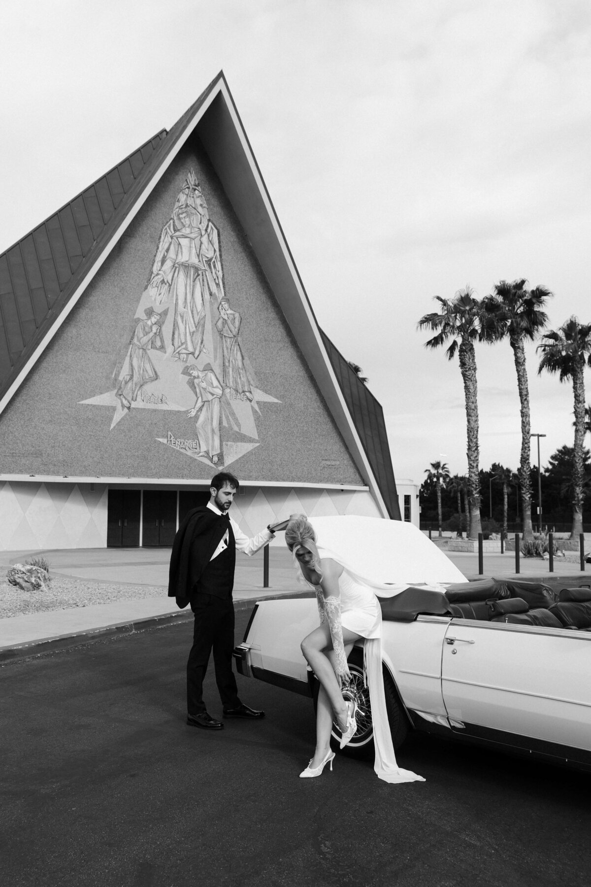 76_riskyexposure_maddie-noah_las-vegas-elopement-photography