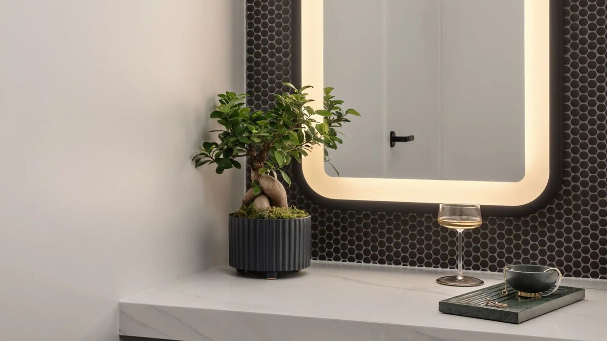 IAHTH-P0006-Guestroom-Vanity.16x9