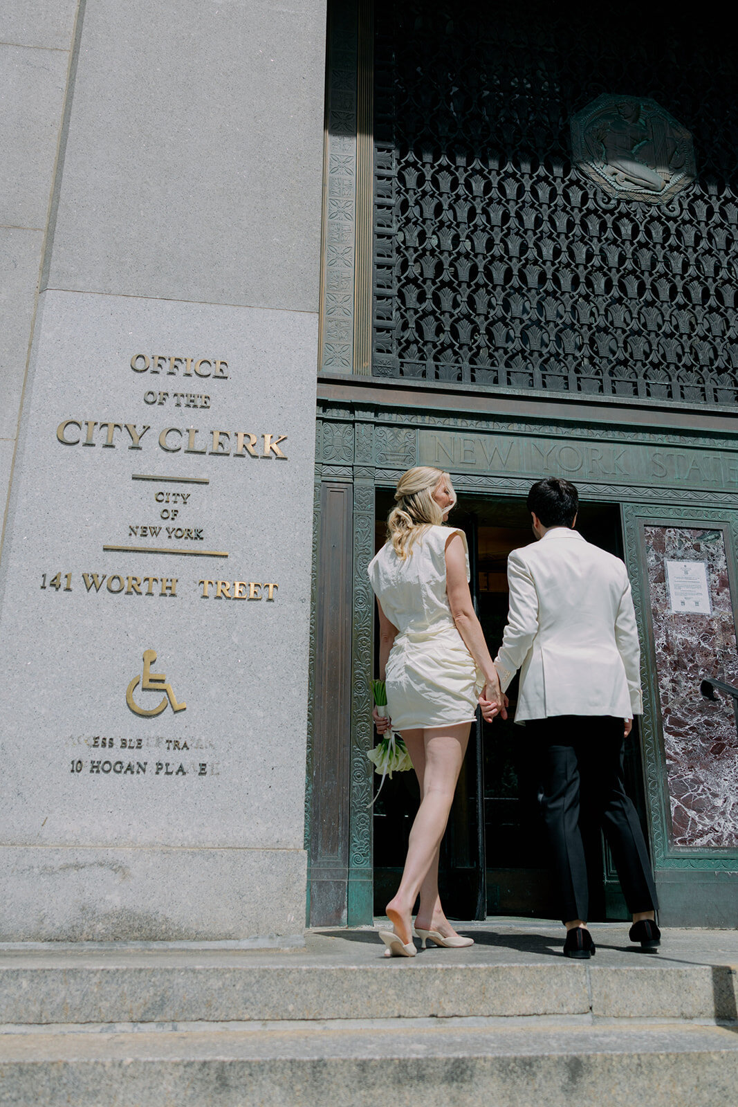New York-City Hall-Elopement-Chic-Candid-Wedding-Larisa-Shorina-89