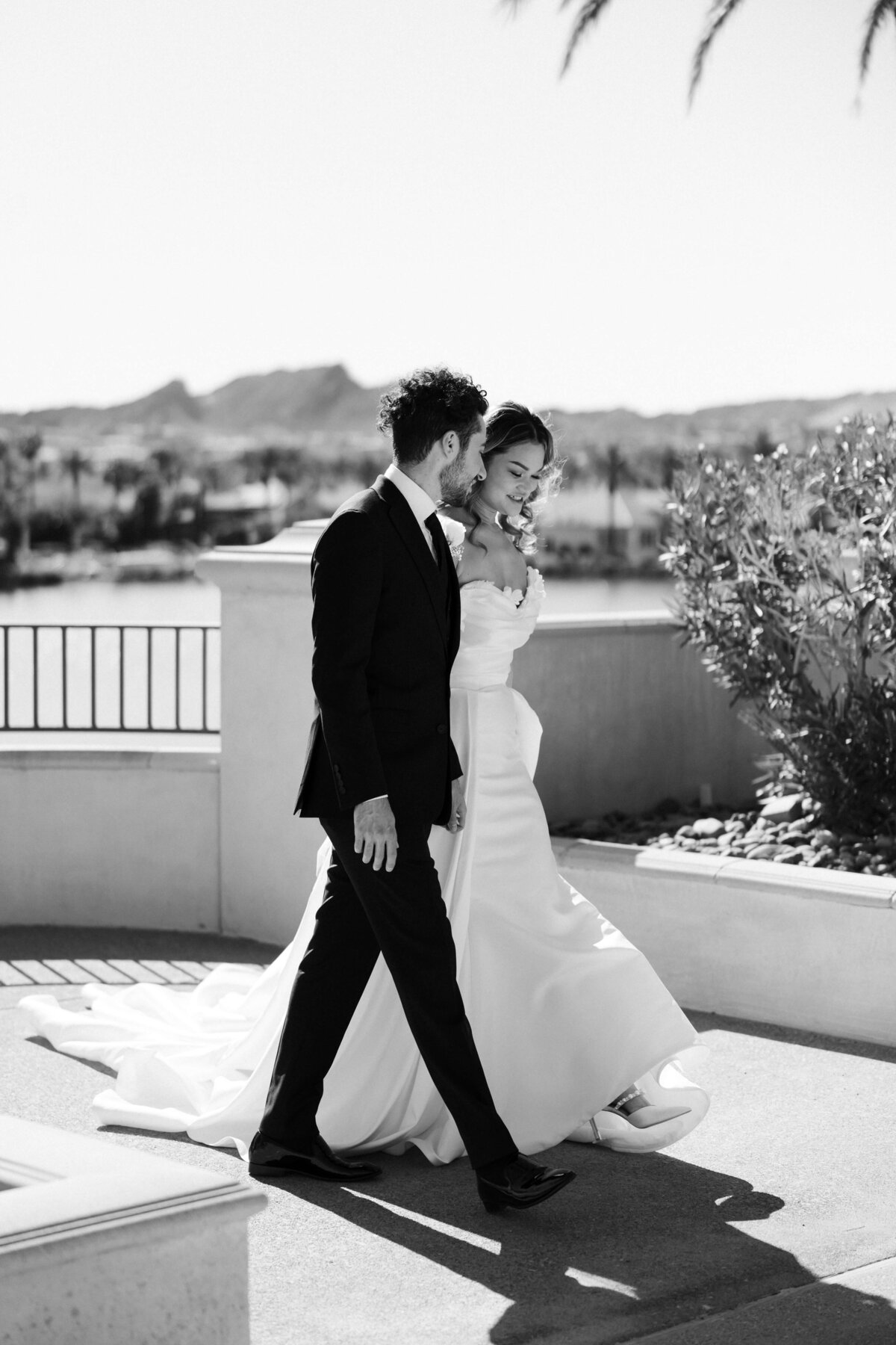 53_riskyexposure_marley-simon_las-vegas-elopement-photography