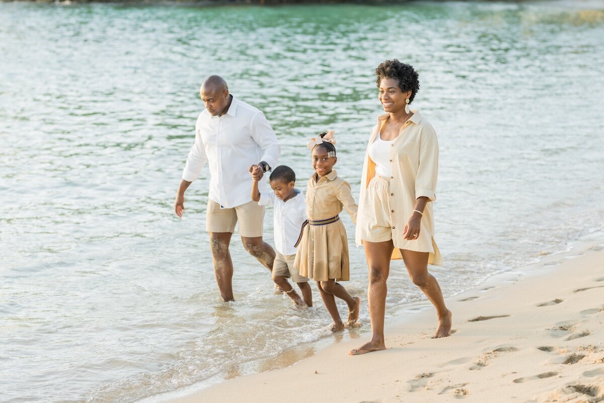 Fun Oahu family photo session