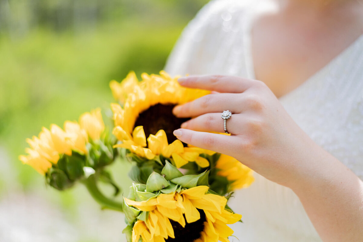 sunflower-wedding-bouquet