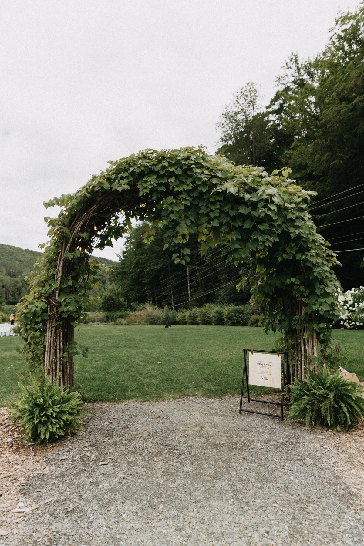 woostock-inn-kelly-way-gardens-ceremony-sarah-brehant-events