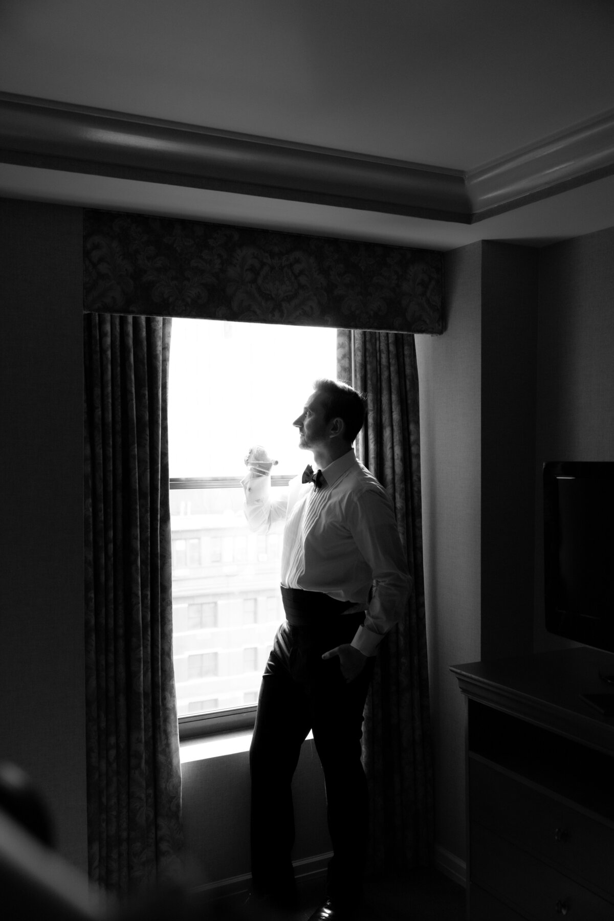 terrace-nyc-wedding-elegant-couple-56