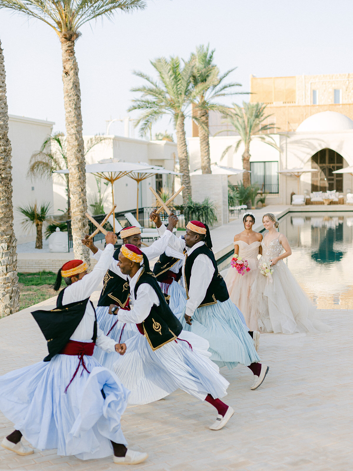 Destination wedding inspired by pink bougainvilleas at Dar Oomi Djerba Veronique lorre direction artistic floral designer Thomas Audiffren21