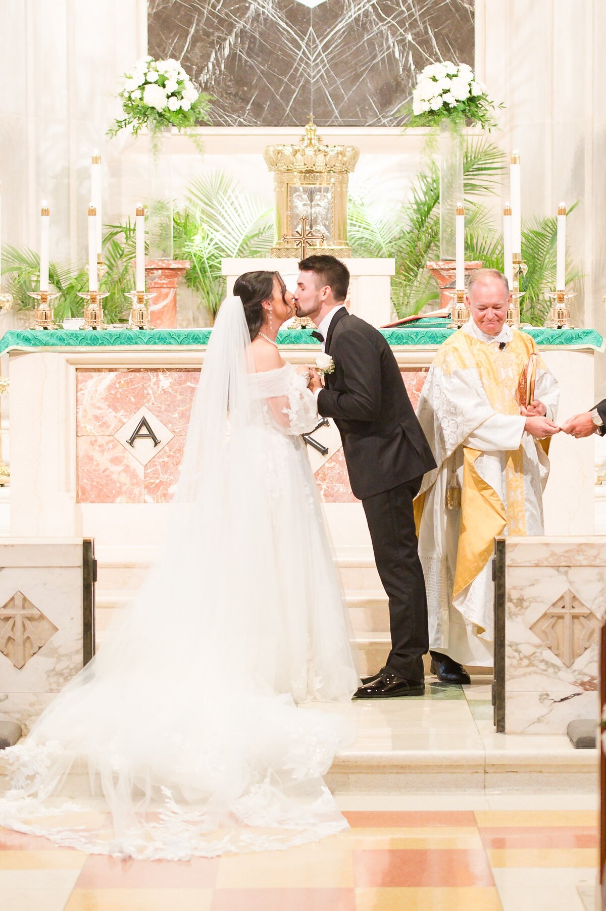 couple kissing at st anns
