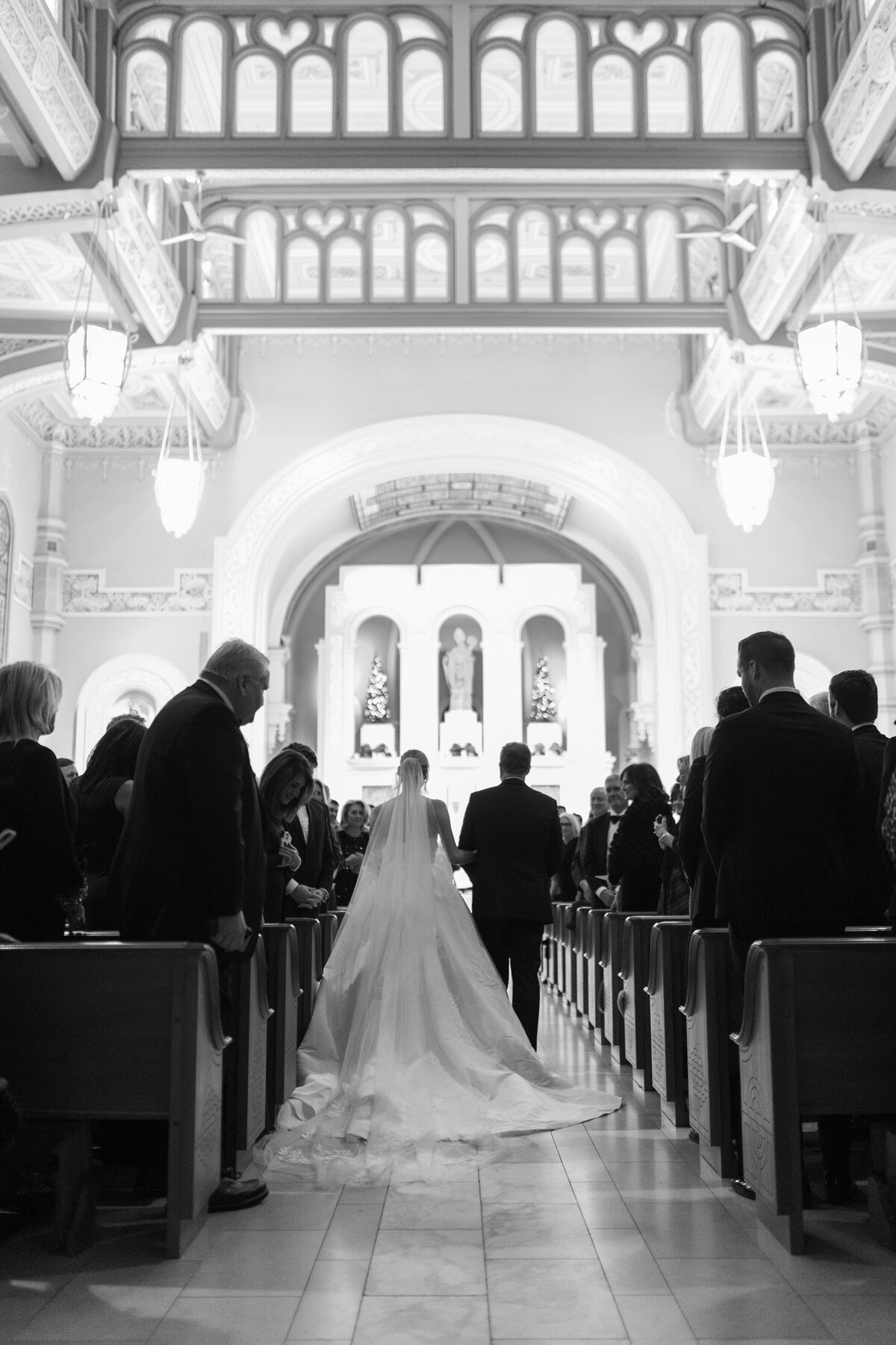 chicago-luxury-winter-wedding-at-old-st-pats-75