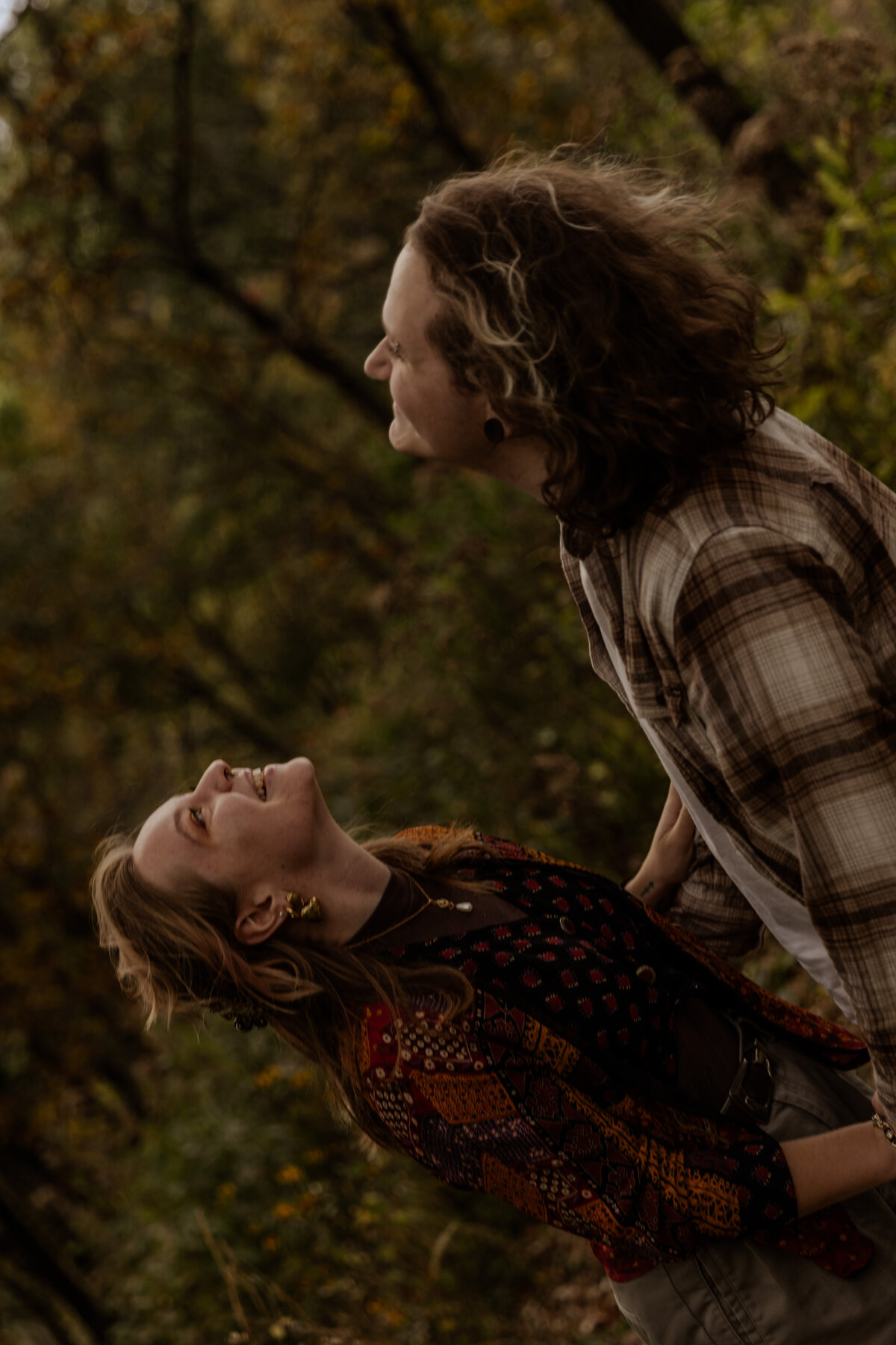 Couple Looking up at the sky  | Minnesota Photographer 