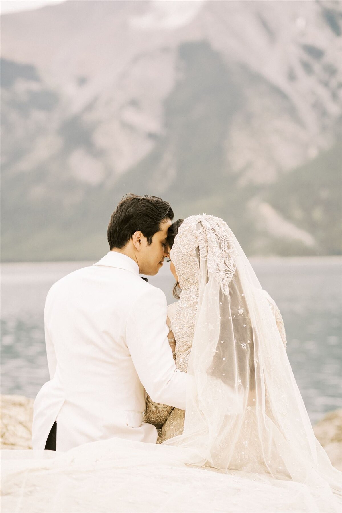 calgary-wedding-photographers-nicole-sarah-silvertip-68_websize