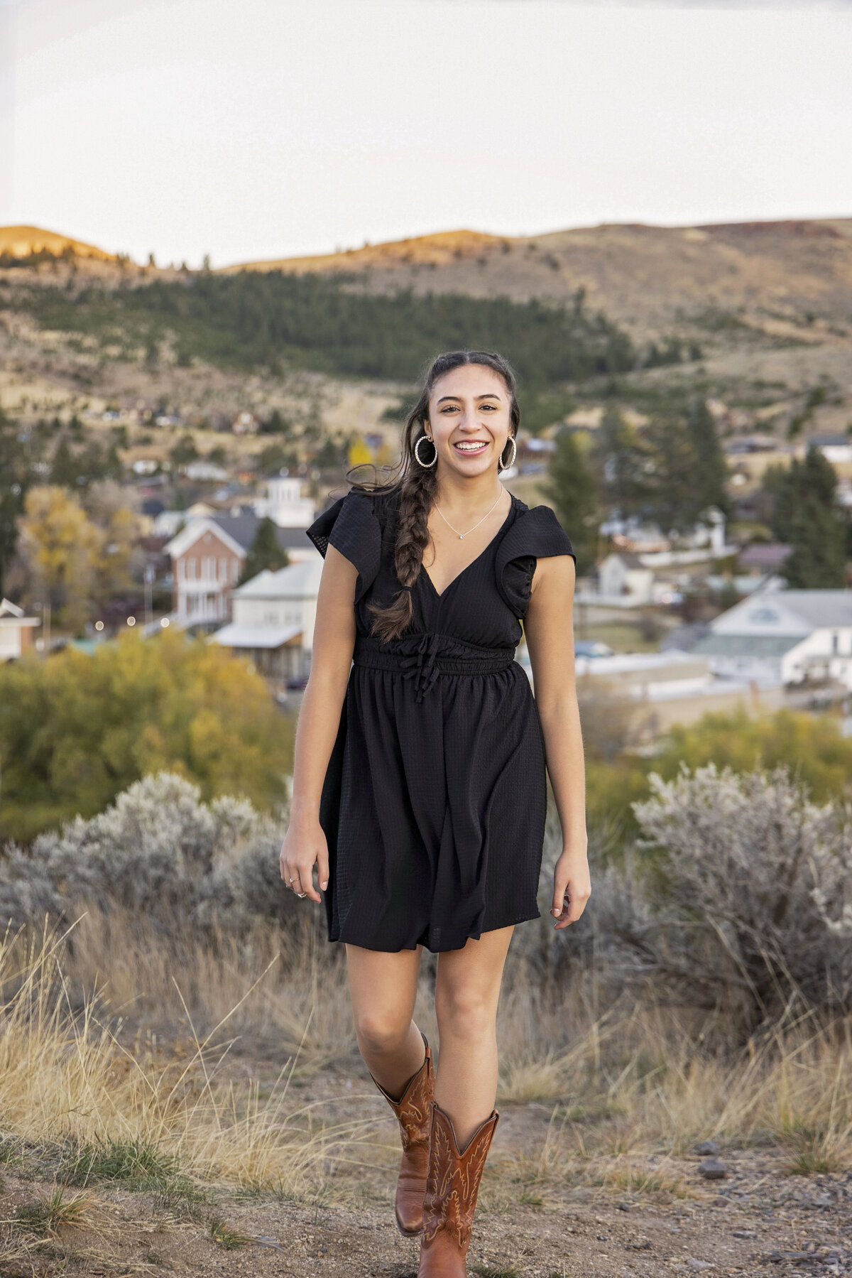 Shanna-Mae-Photography-Montana-Photographer-Highschool-Mountains-Rustic-Ghost-Town-Girl-Poses-Ennis-Bozeman-014
