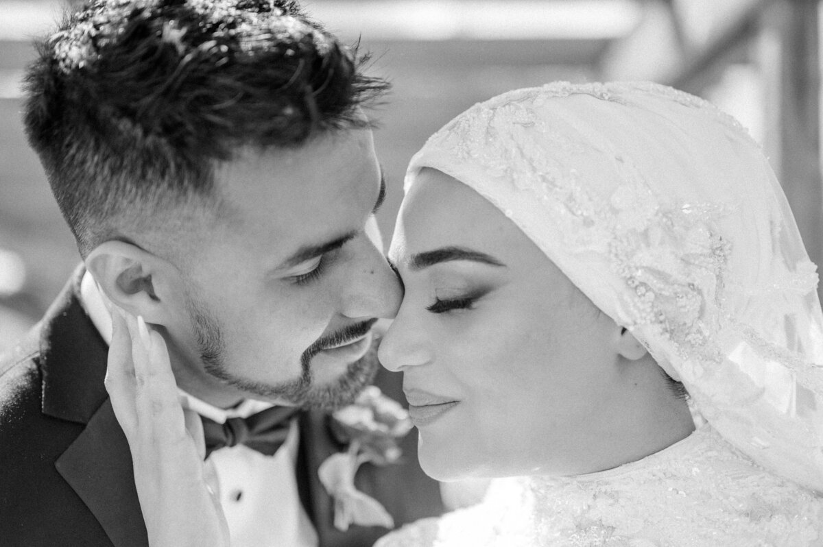 0001  Luxe-Modern-Floral-Wedding-Orchardview-Ottawa-Photography-by-Emma-10