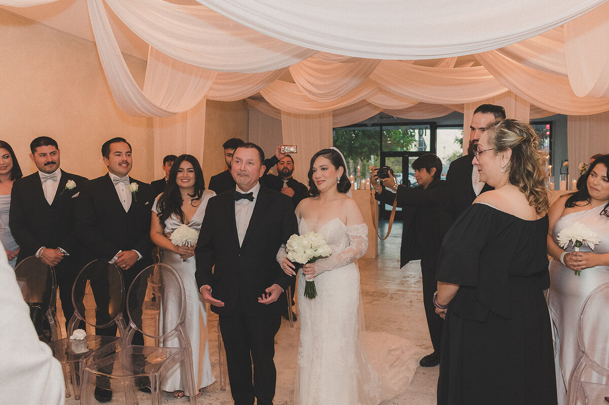 ThatChapelDowntownLasVegasModernWeddingChapel11