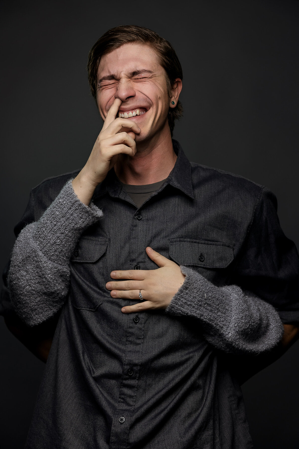 fun-portrait-studio-nose-laugh-coeur-dalene-couple