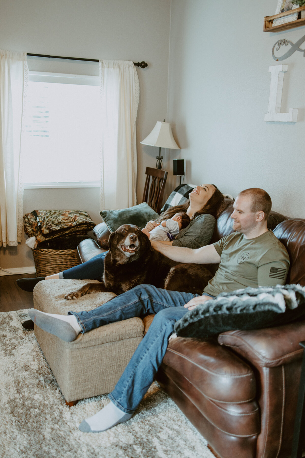 Seattle based motherhood, newborn and family photographer.