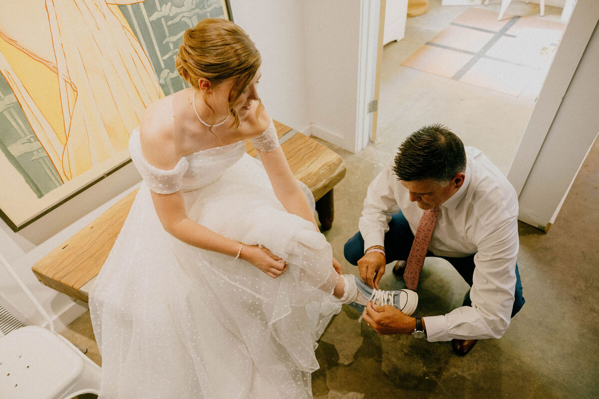 Brooke&PerronWeddingPhotos_GettingReady_AustinWeddingPhotographer_HereafterFilms-65