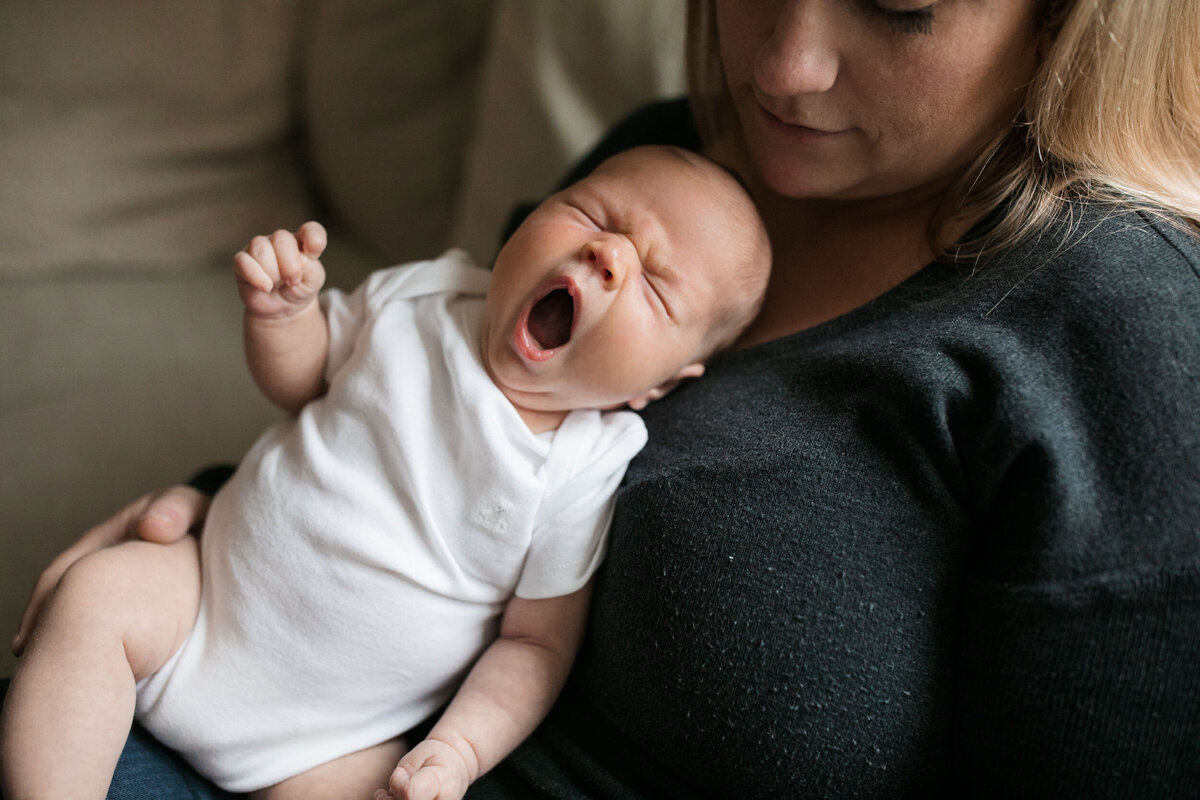 candid-natural-boston-newborn-family-photographer-zev-fisher-051