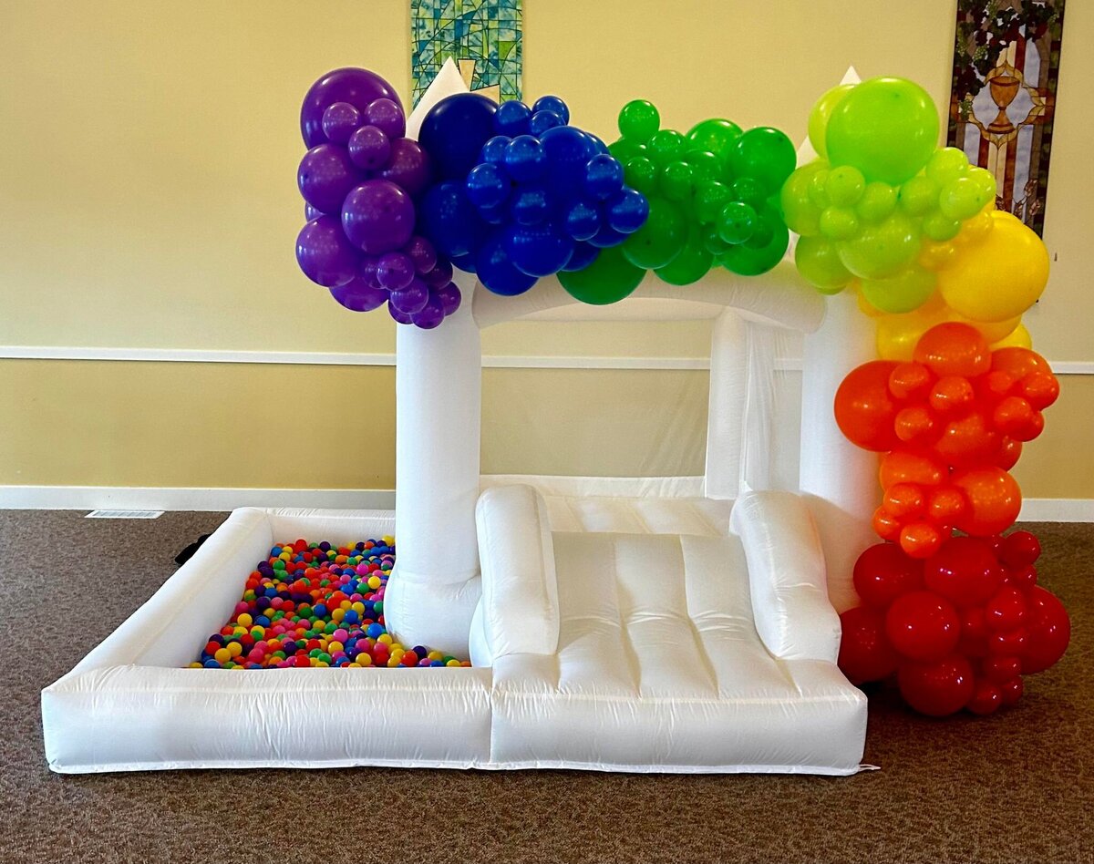 WHIDBEY ISLAND BALLOON GARLAND INFLATABLE RENTALS