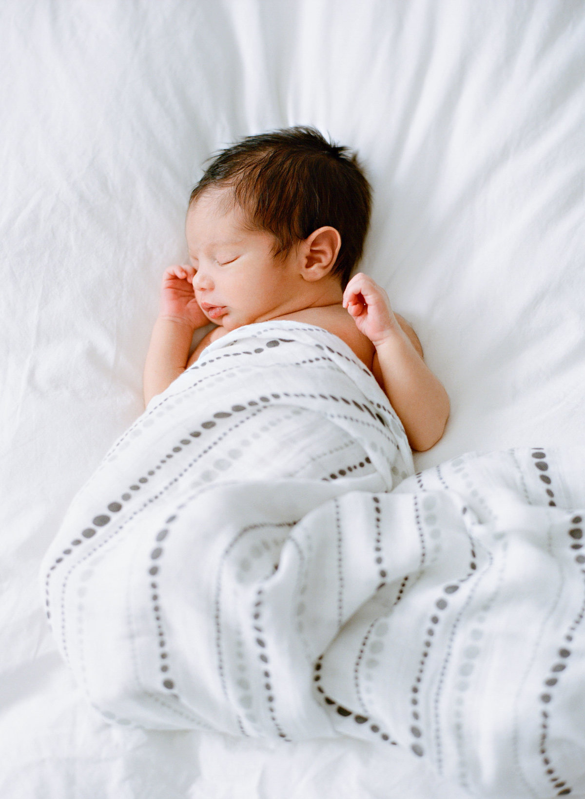 newborn_white_swaddle