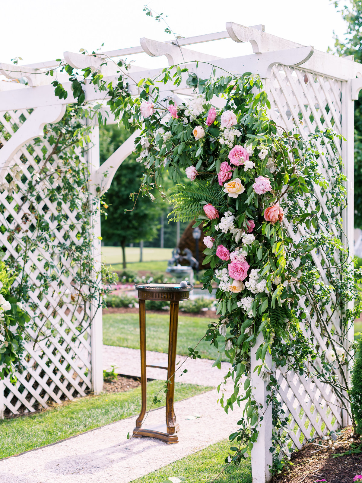 ABBY-GARDEN-BALTIMORE-MARYLAND-FLORIST-ROMANTIC-WEDDING-FLORAL-DESIGN-15