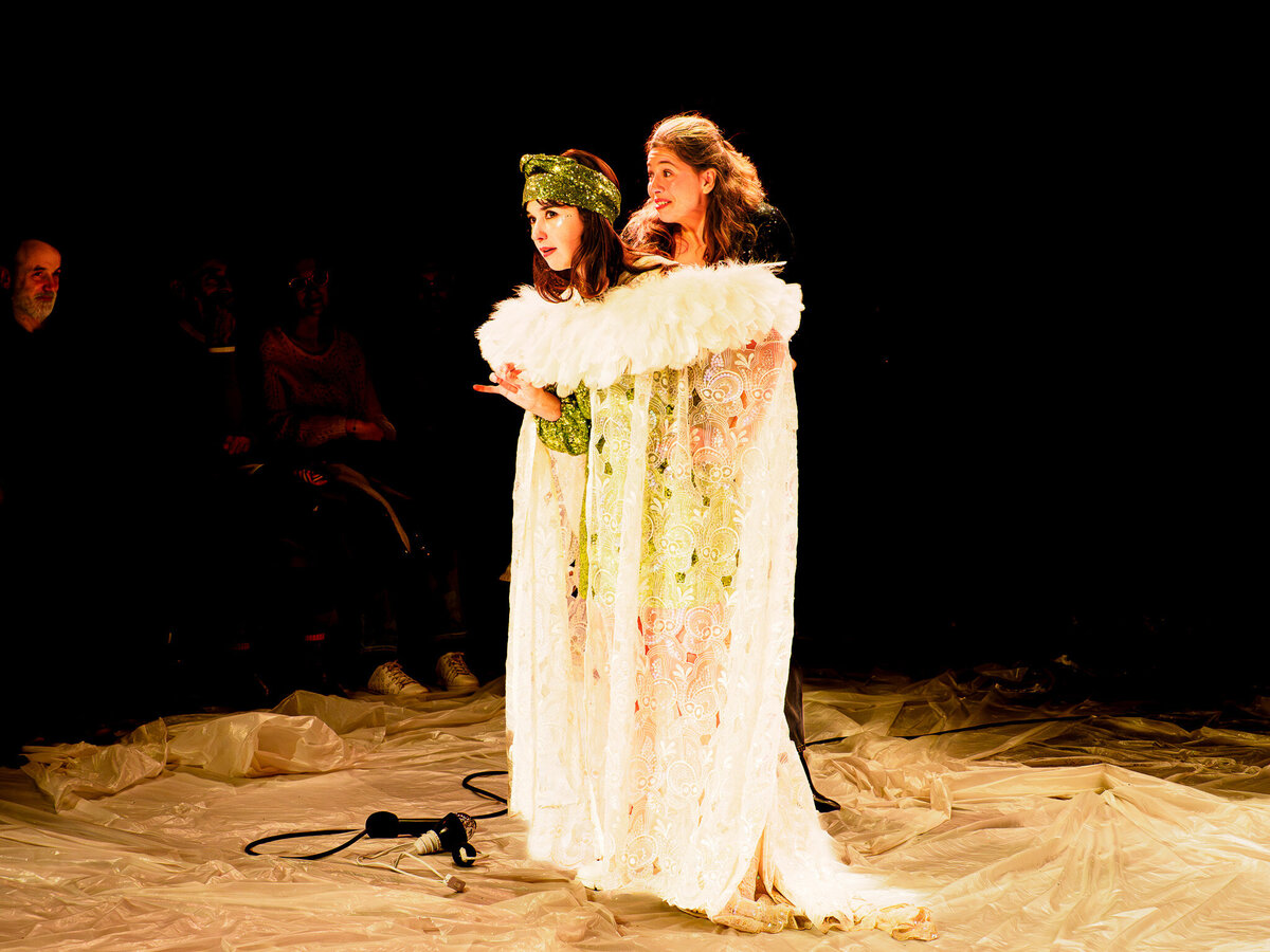 LES CONSOLANTES de Pauline Susini ©Marie Charbonnier_B200240