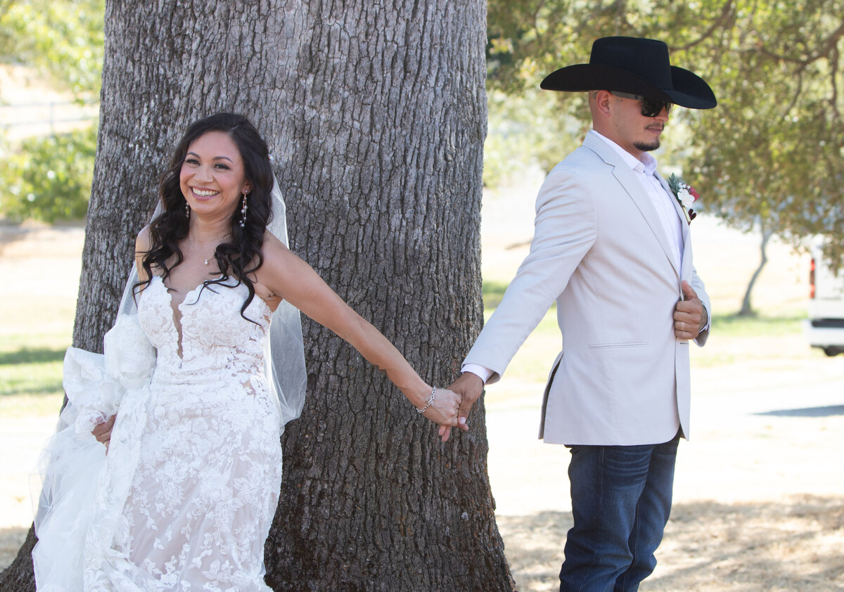 lst touch of bride and groom