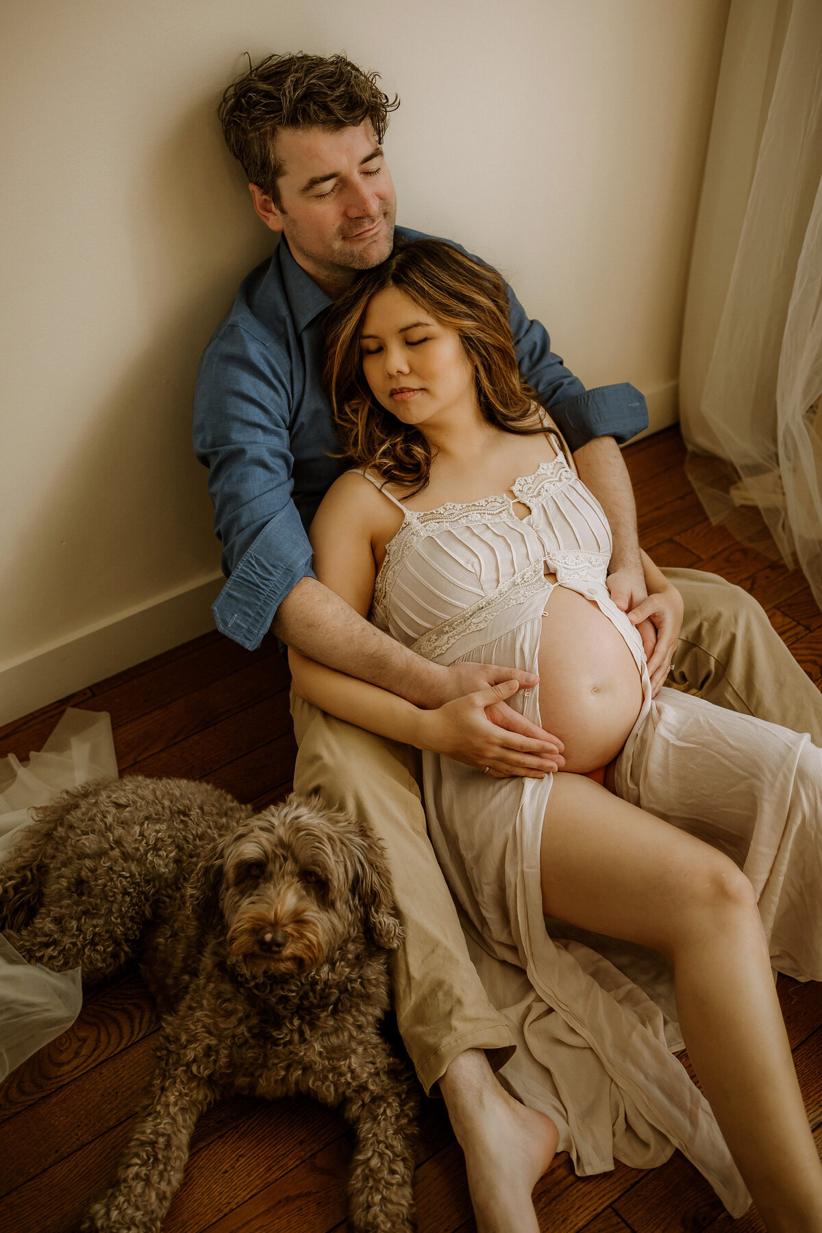 My Calgary maternity photography celebrates the radiance of expecting moms. Join me for a session that captures the beauty and glow of this remarkable period.