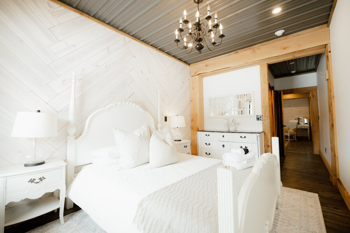 Bear-Ridge-Destination-barndo-suites-rosie-photo-video-56