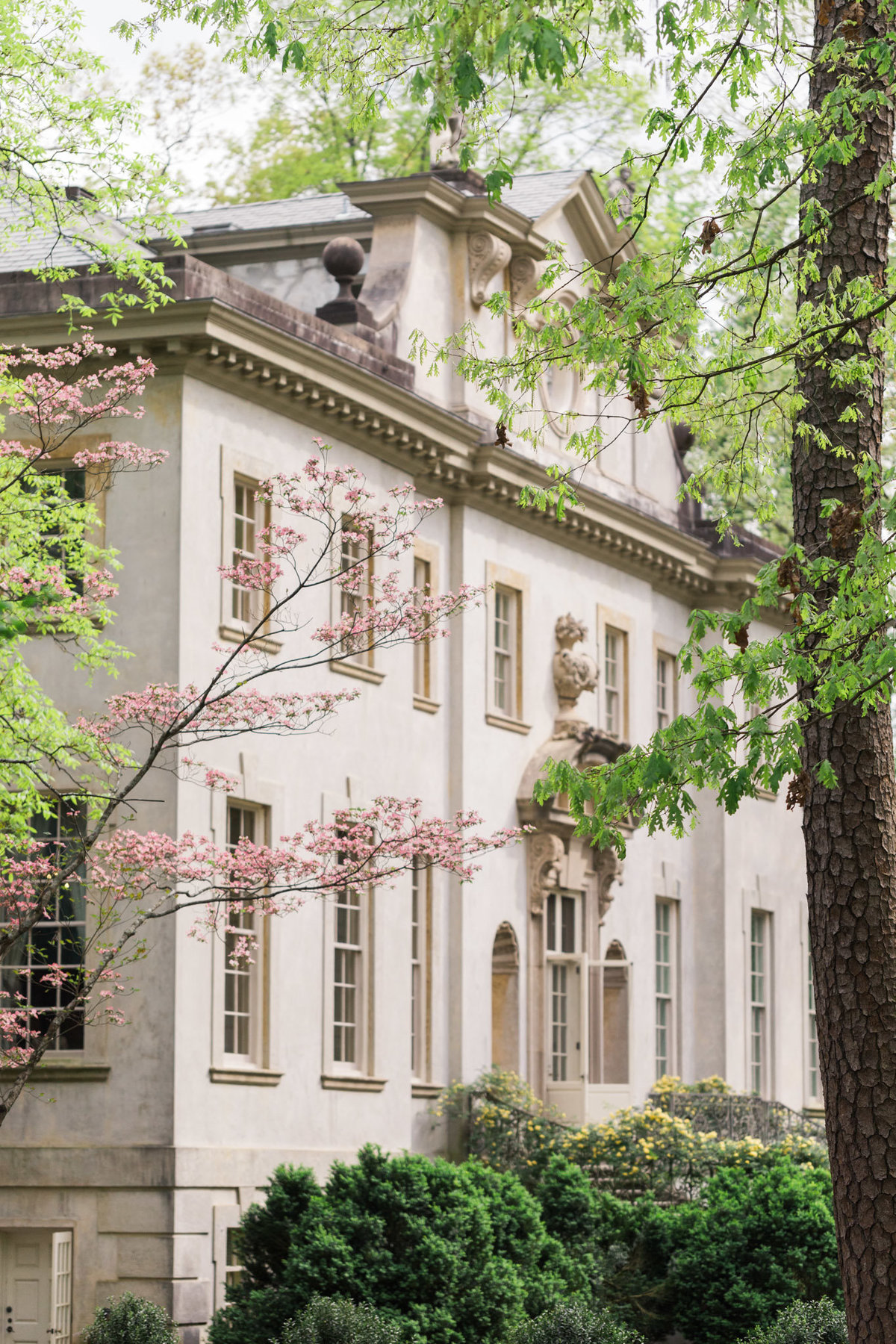 The Swan House in Atlanta Georgia is one of the most beautiful settings for a wedding ceremony. Photo by luxury destination wedding photographer Rebecca Cerasani.