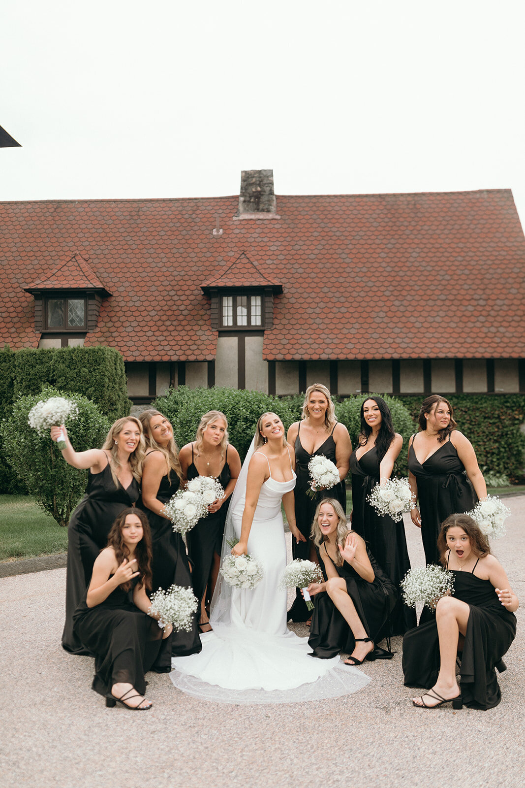 bride-and-bridesmaids-wedding-photos-at-saint-clements-castle