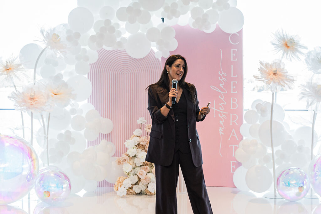 <img src="speaker.jpg" alt="Wedding Industry Speaker">.